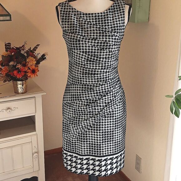 Jessica Simpson Dresses & Skirts - Jessica Simpson Black And White Houndstooth Check Dress . Career. Professional.